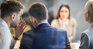Annoncer la fin d’un concurrent en liquidation judiciaire et de ses produits peut constituer un dol